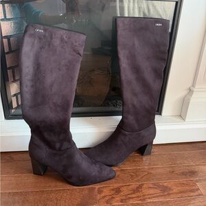 New DKNY Salem Boots Dark Brown Chocolate Pointed Toe Knee High Heeled Boot